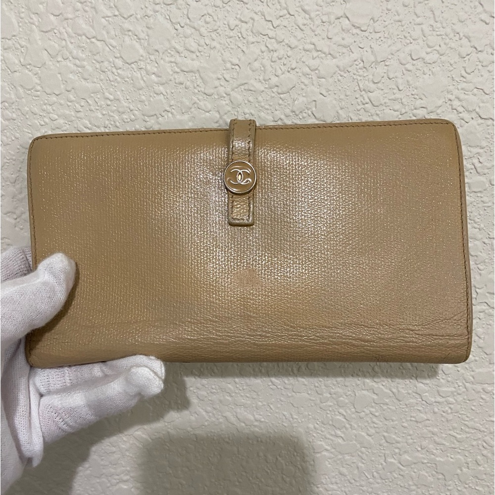 Chanel Caviar CC Coco Button Continental Wallet